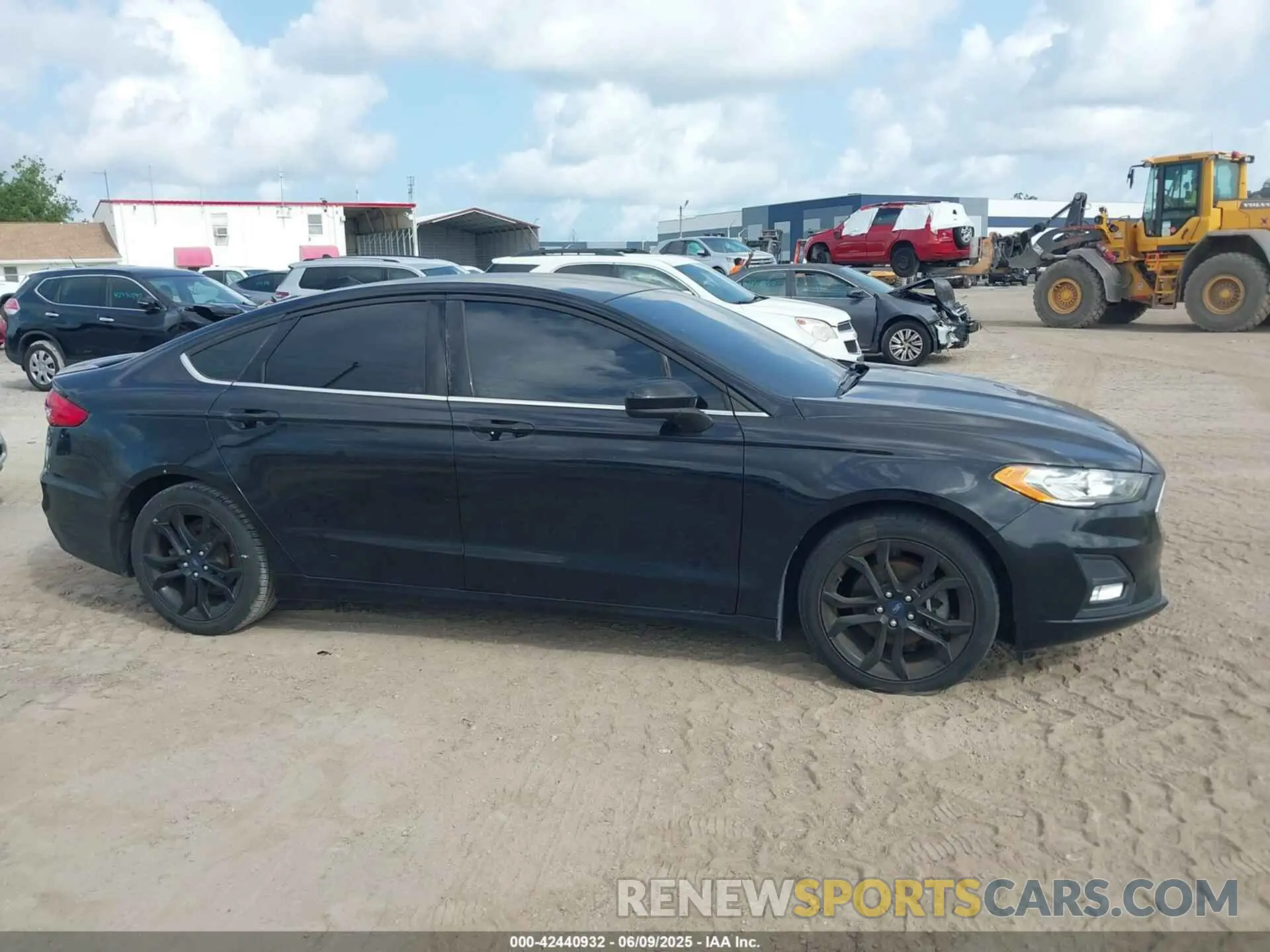 13 Photograph of a damaged car 3FA6P0HD4LR236433 FORD FUSION 2020