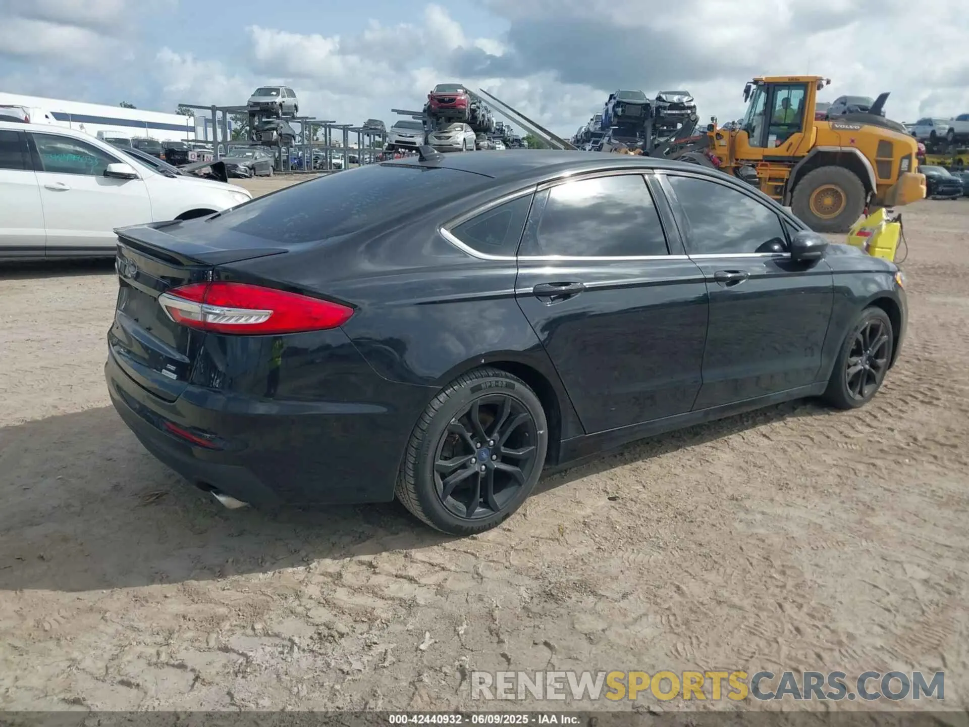 4 Photograph of a damaged car 3FA6P0HD4LR236433 FORD FUSION 2020