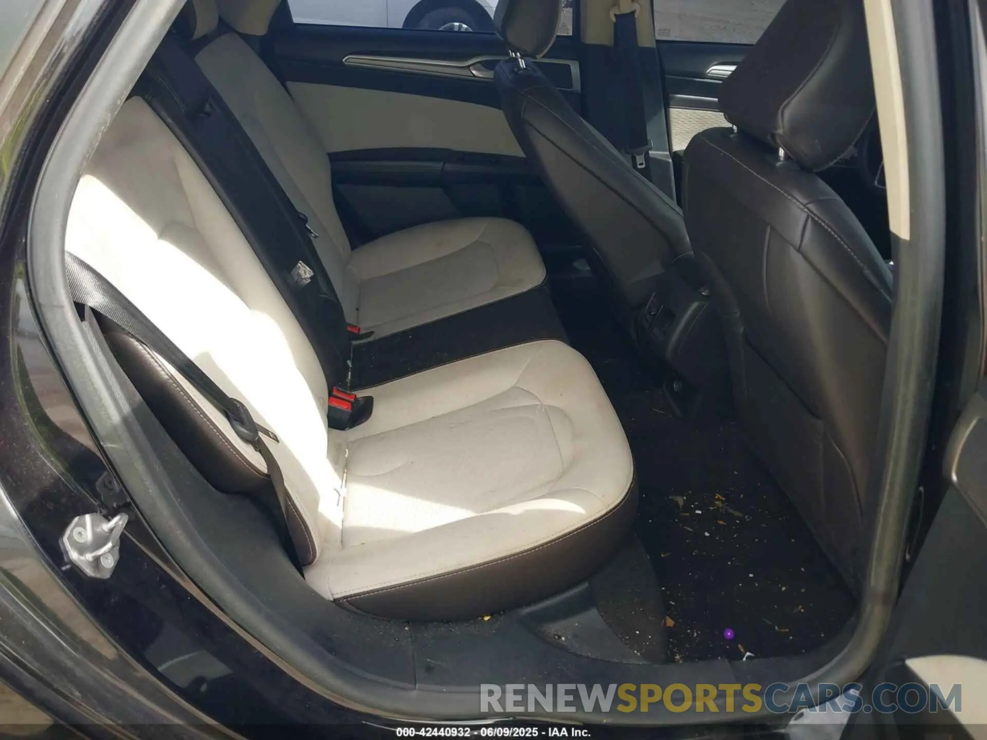 8 Photograph of a damaged car 3FA6P0HD4LR236433 FORD FUSION 2020