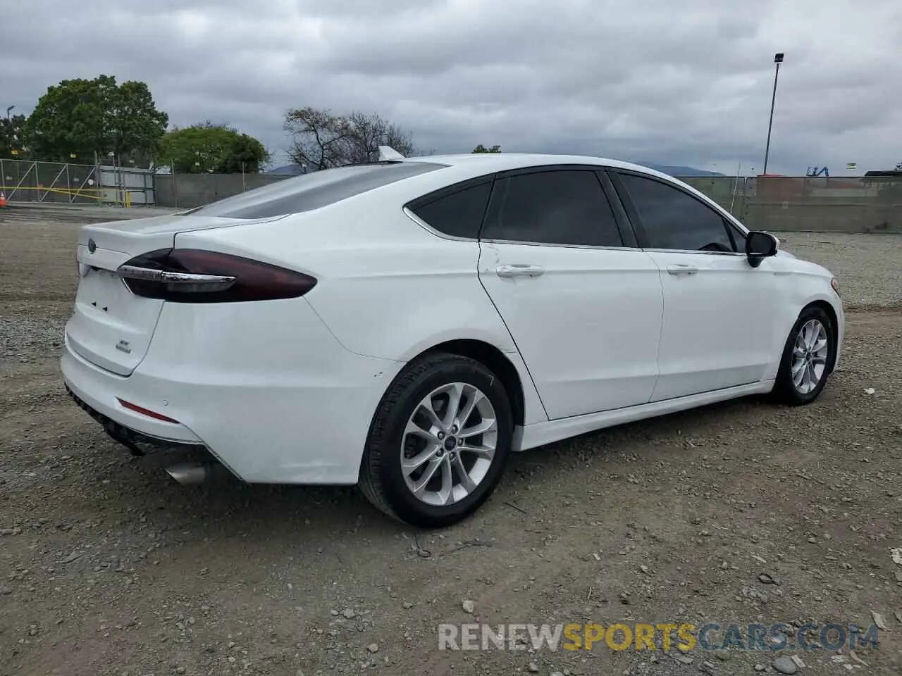 3 Photograph of a damaged car 3FA6P0HD5LR113398 FORD FUSION 2020