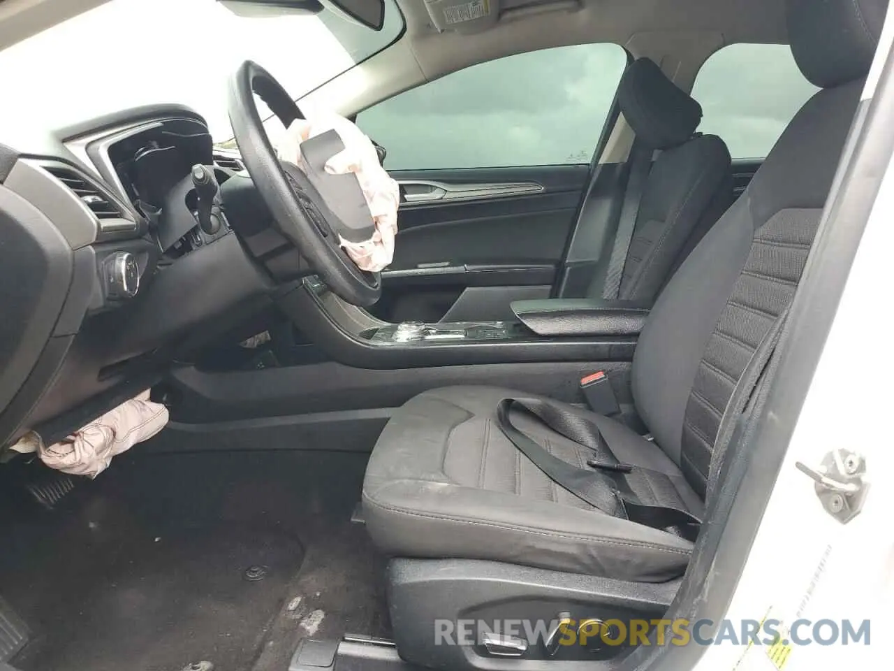 7 Photograph of a damaged car 3FA6P0HD5LR113398 FORD FUSION 2020