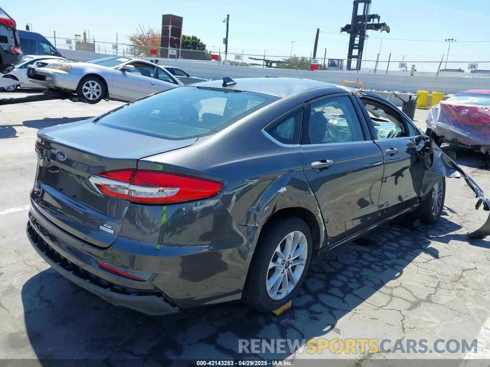 4 Фотография поврежденного автомобиля 3FA6P0HD5LR128564 FORD FUSION 2020