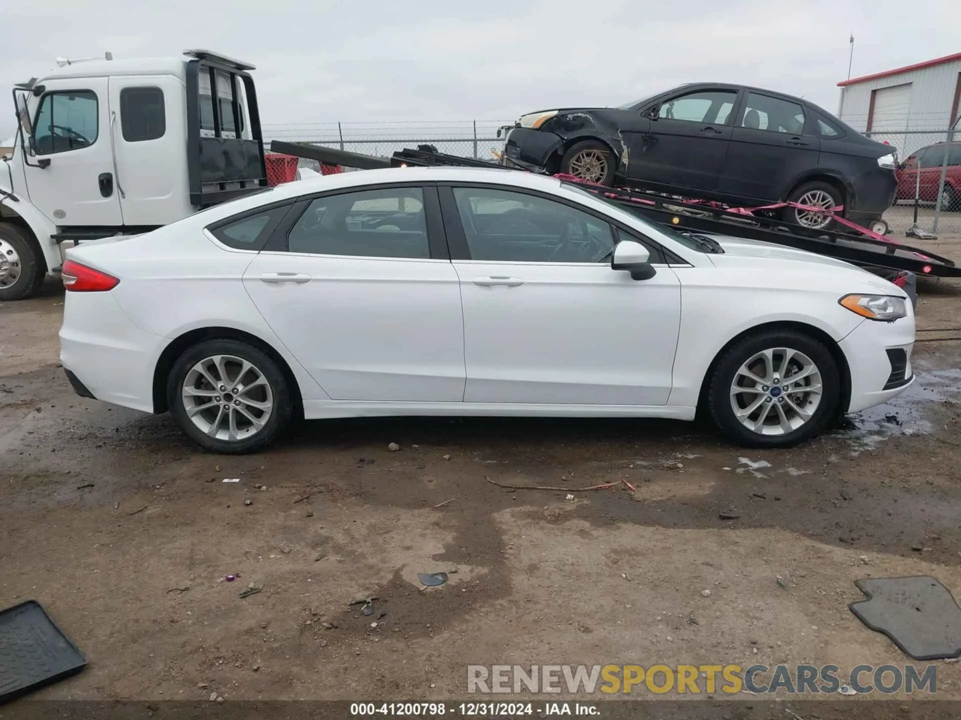 13 Photograph of a damaged car 3FA6P0HD5LR136325 FORD FUSION 2020