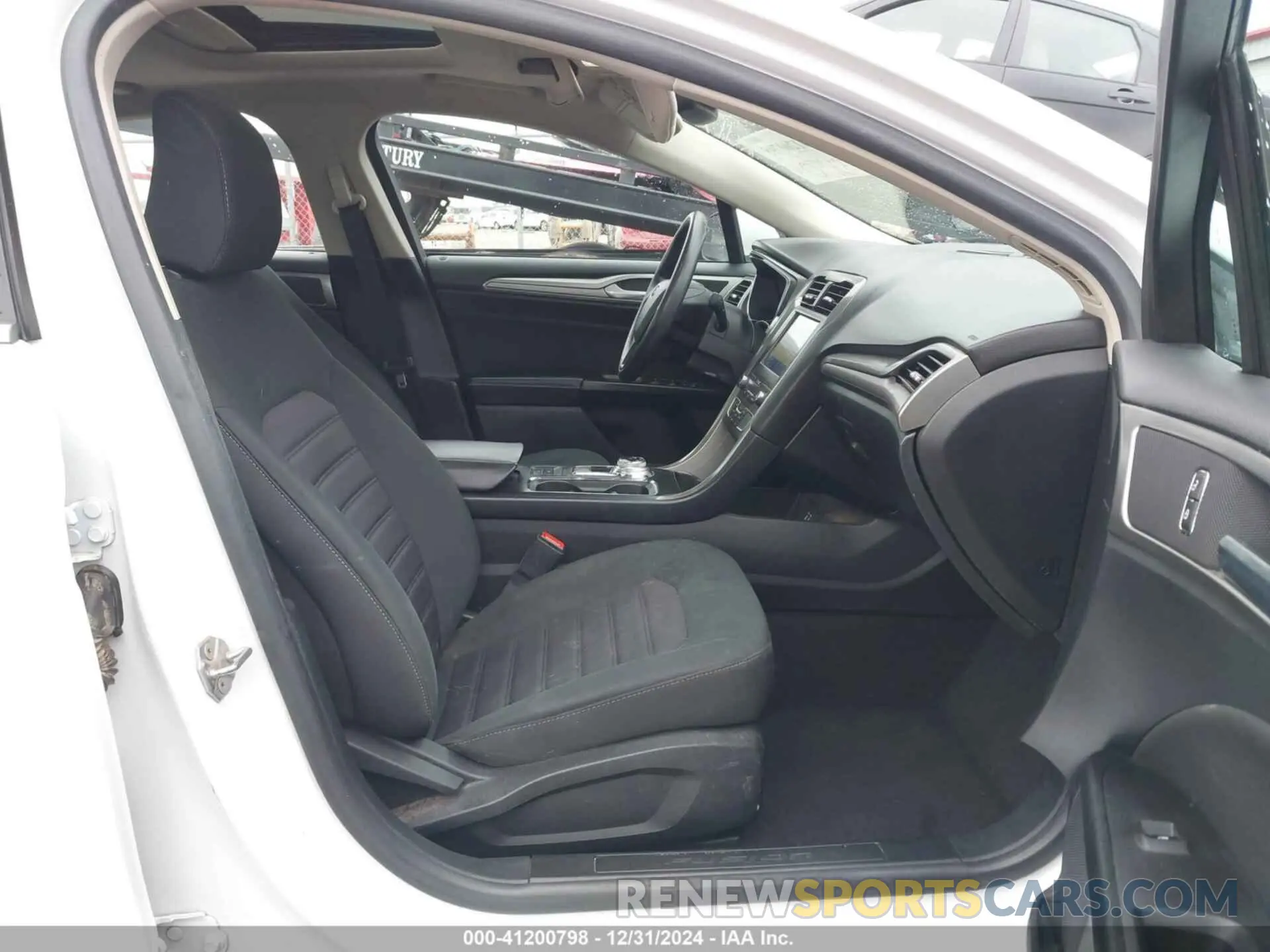 5 Photograph of a damaged car 3FA6P0HD5LR136325 FORD FUSION 2020