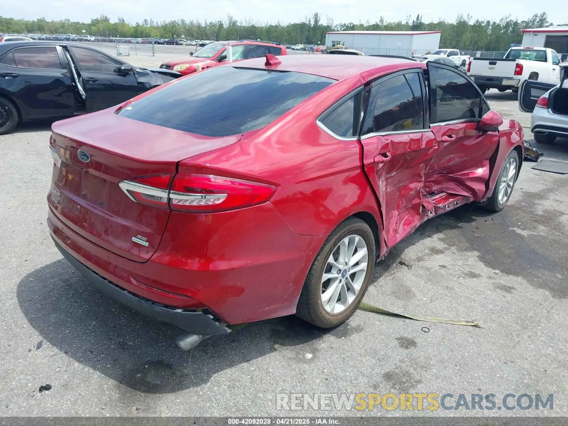 4 Фотография поврежденного автомобиля 3FA6P0HD5LR164755 FORD FUSION 2020