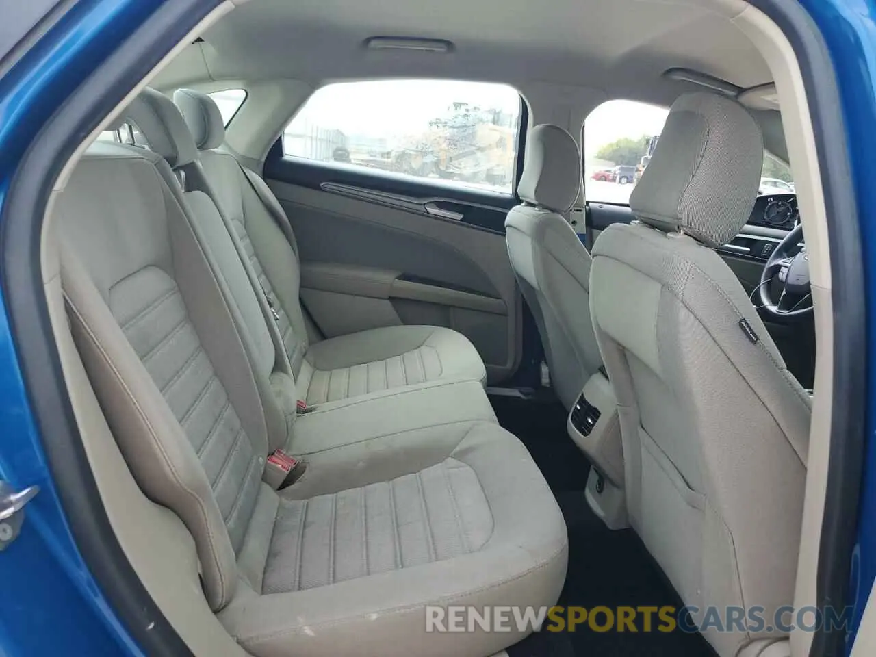 10 Photograph of a damaged car 3FA6P0HD5LR168627 FORD FUSION 2020