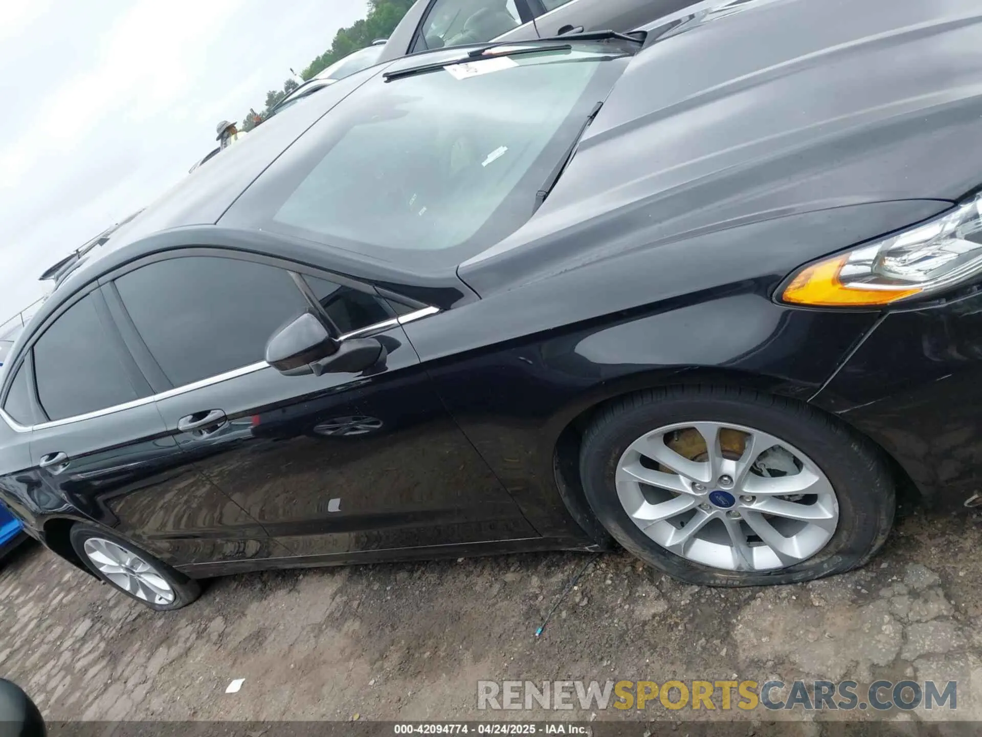 12 Photograph of a damaged car 3FA6P0HD5LR178607 FORD FUSION 2020