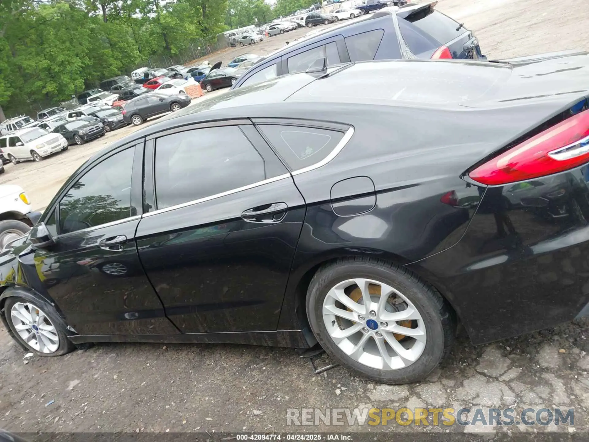13 Photograph of a damaged car 3FA6P0HD5LR178607 FORD FUSION 2020