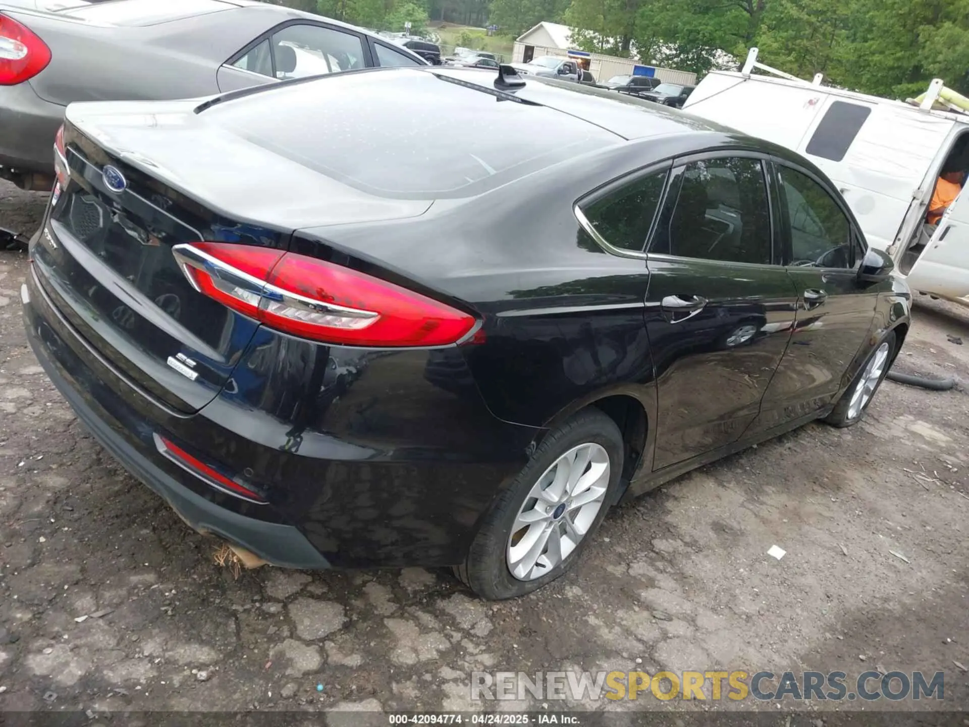 4 Photograph of a damaged car 3FA6P0HD5LR178607 FORD FUSION 2020