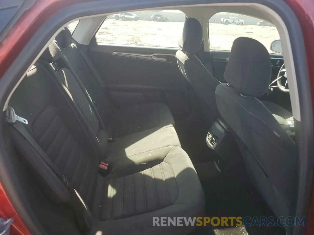 10 Photograph of a damaged car 3FA6P0HD5LR225098 FORD FUSION 2020