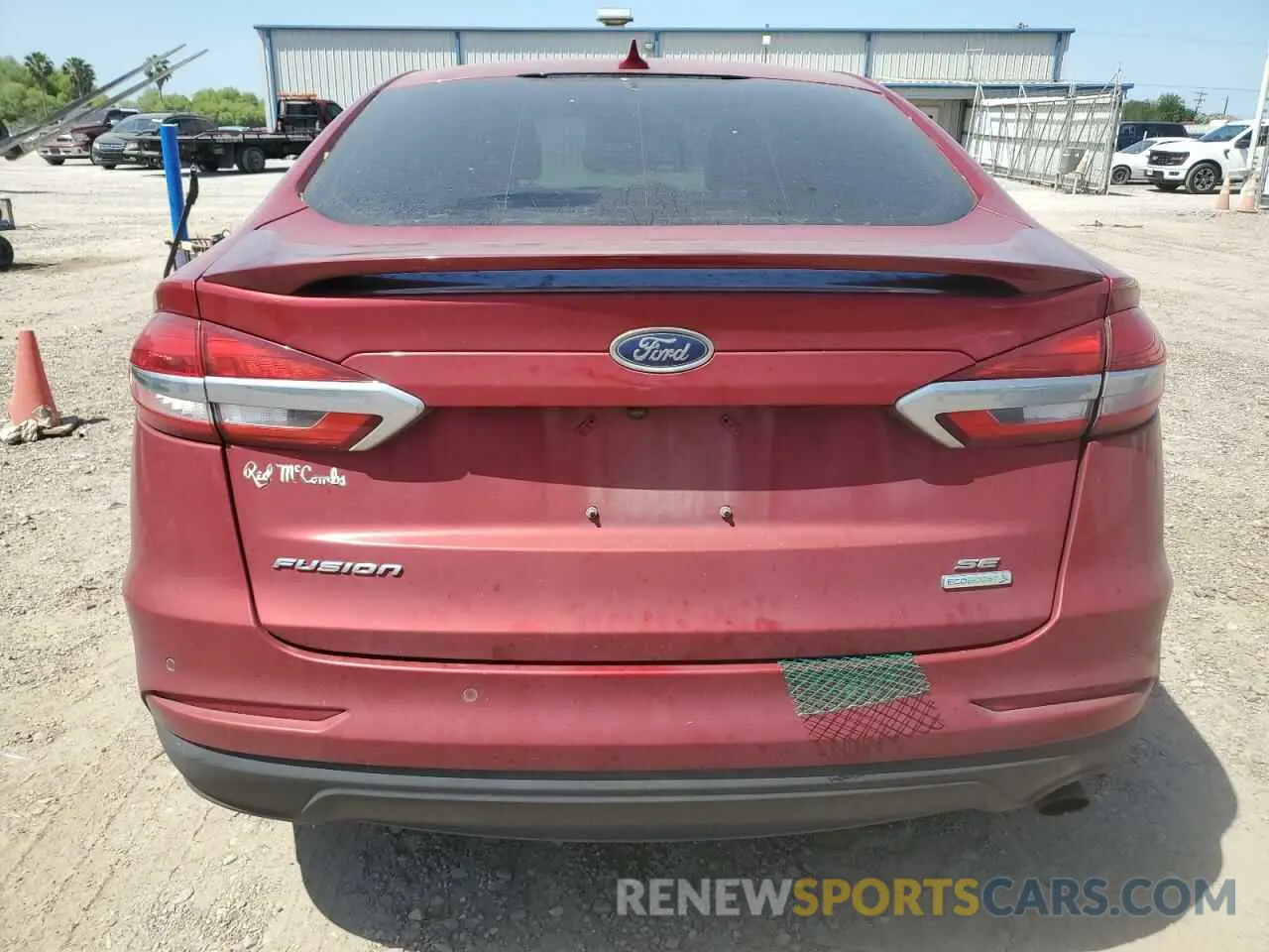 6 Photograph of a damaged car 3FA6P0HD5LR226073 FORD FUSION 2020