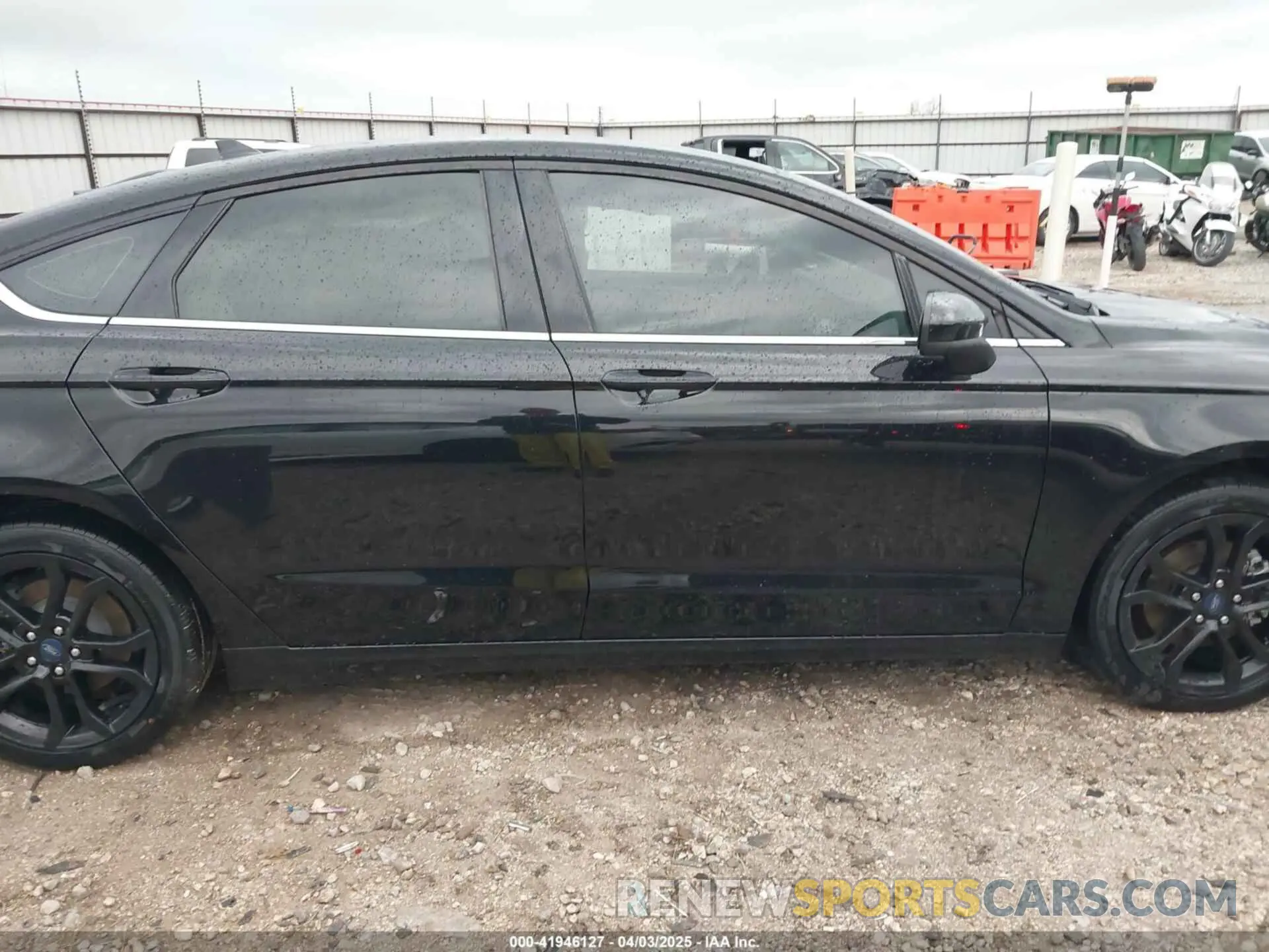 13 Photograph of a damaged car 3FA6P0HD5LR229376 FORD FUSION 2020