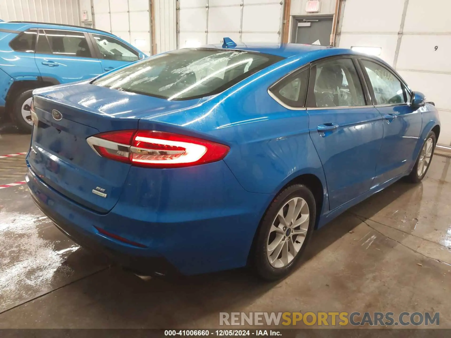 4 Photograph of a damaged car 3FA6P0HD5LR235436 FORD FUSION 2020