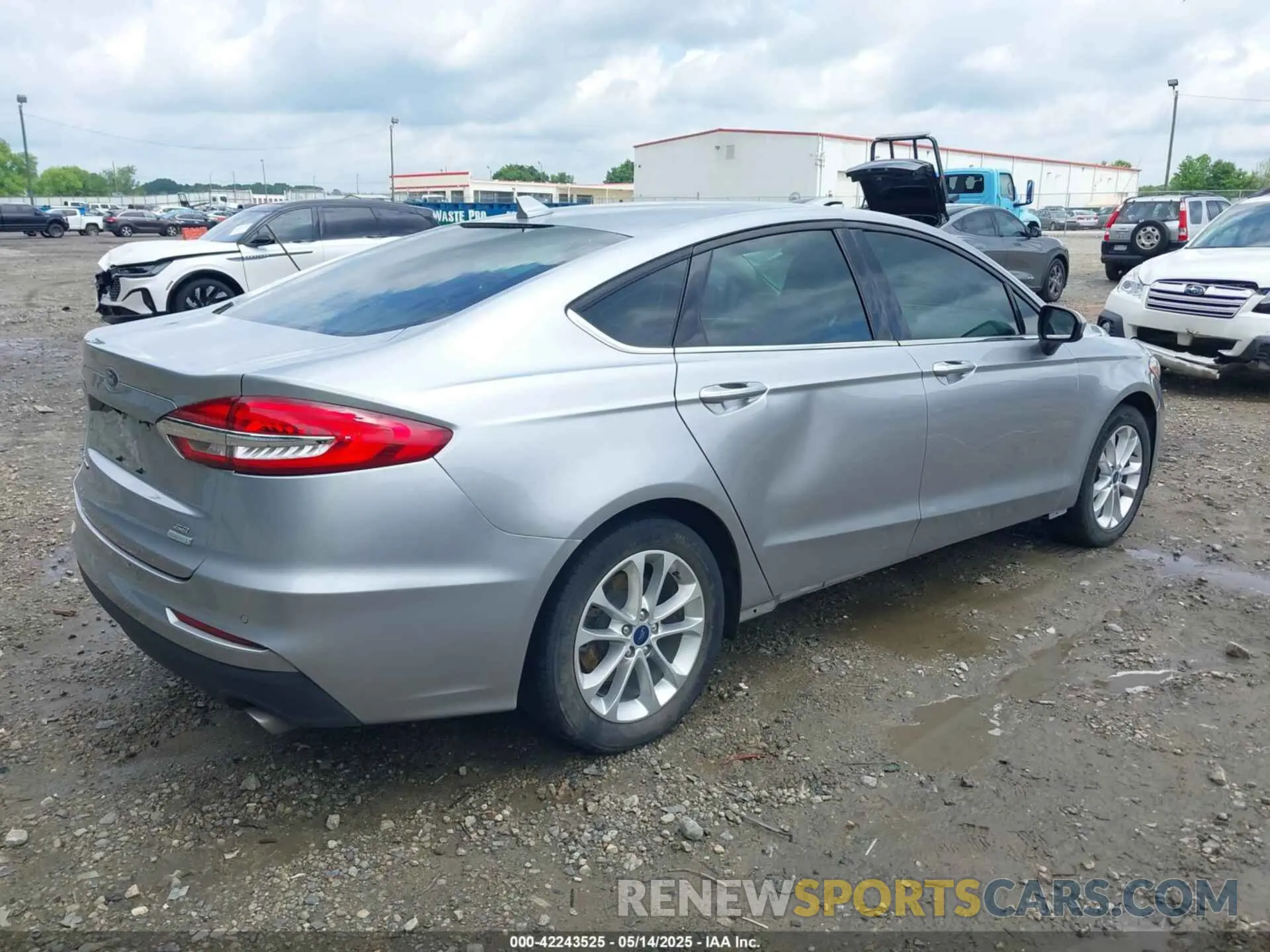 4 Фотография поврежденного автомобиля 3FA6P0HD5LR262877 FORD FUSION 2020