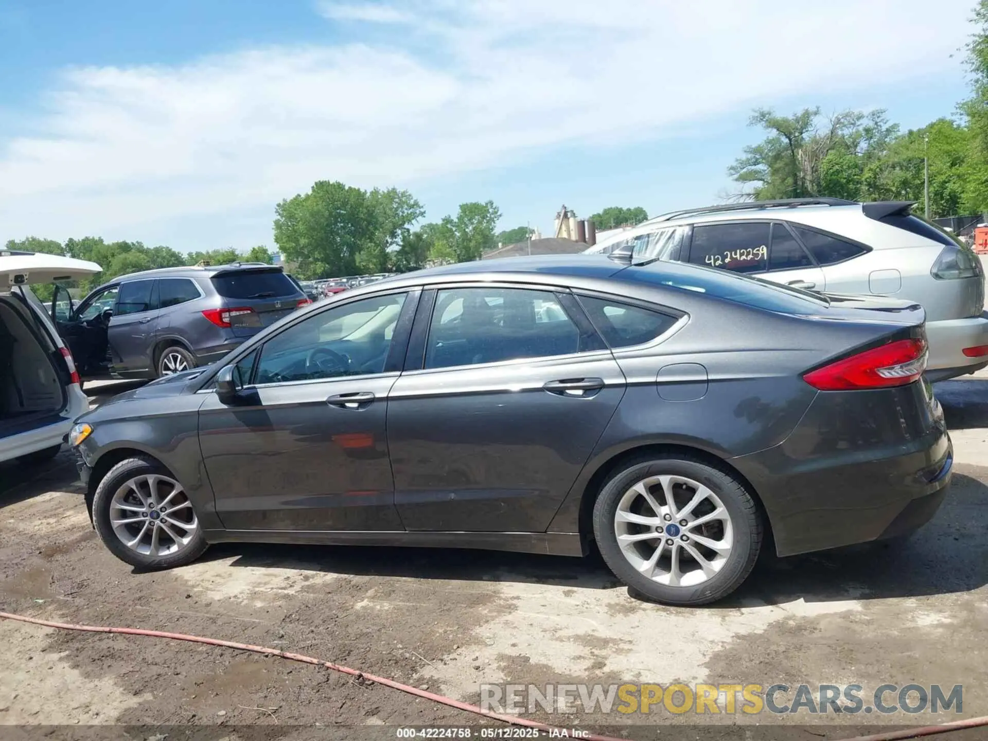 15 Photograph of a damaged car 3FA6P0HD6LR126659 FORD FUSION 2020