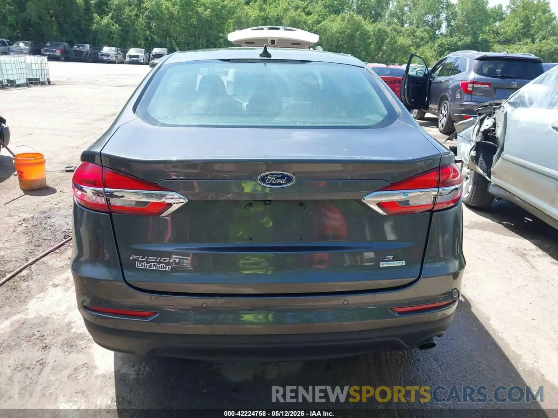 17 Photograph of a damaged car 3FA6P0HD6LR126659 FORD FUSION 2020