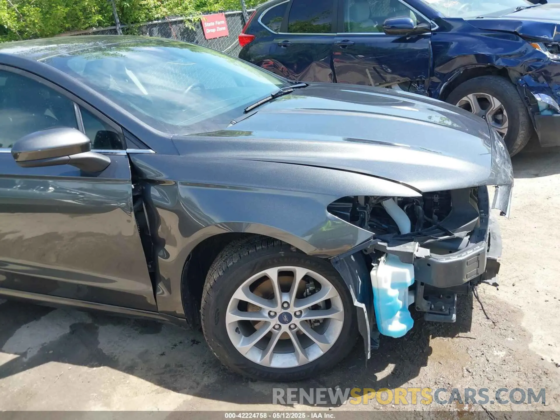 18 Photograph of a damaged car 3FA6P0HD6LR126659 FORD FUSION 2020