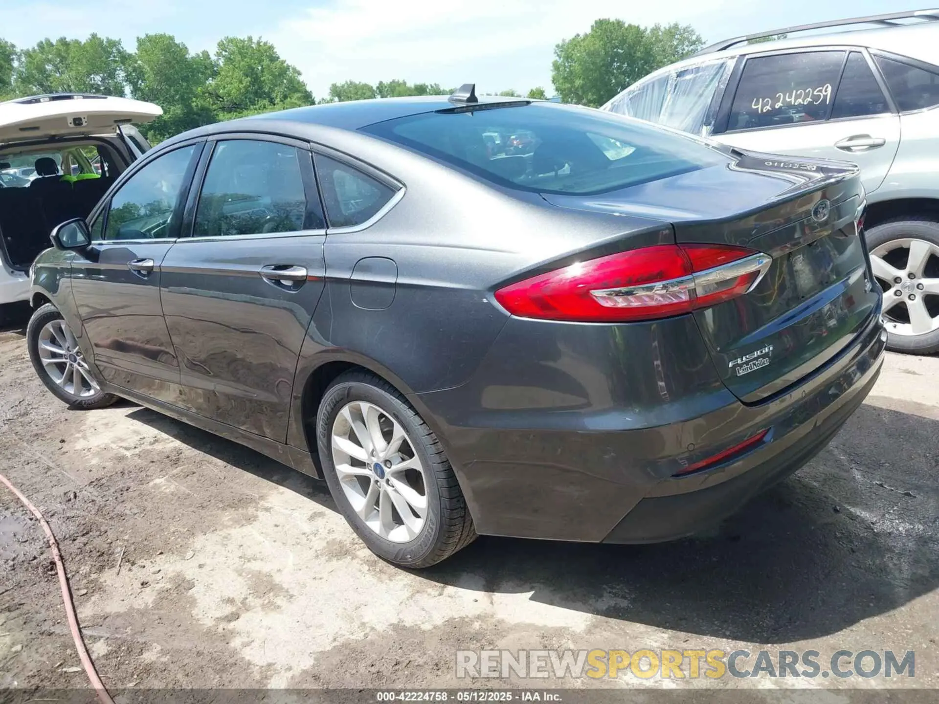 3 Photograph of a damaged car 3FA6P0HD6LR126659 FORD FUSION 2020