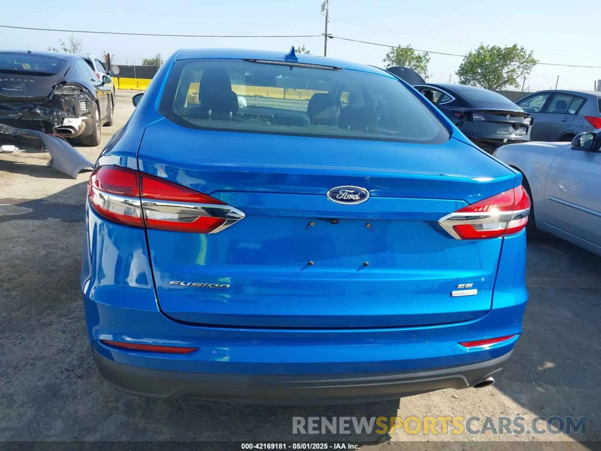 16 Photograph of a damaged car 3FA6P0HD6LR128539 FORD FUSION 2020