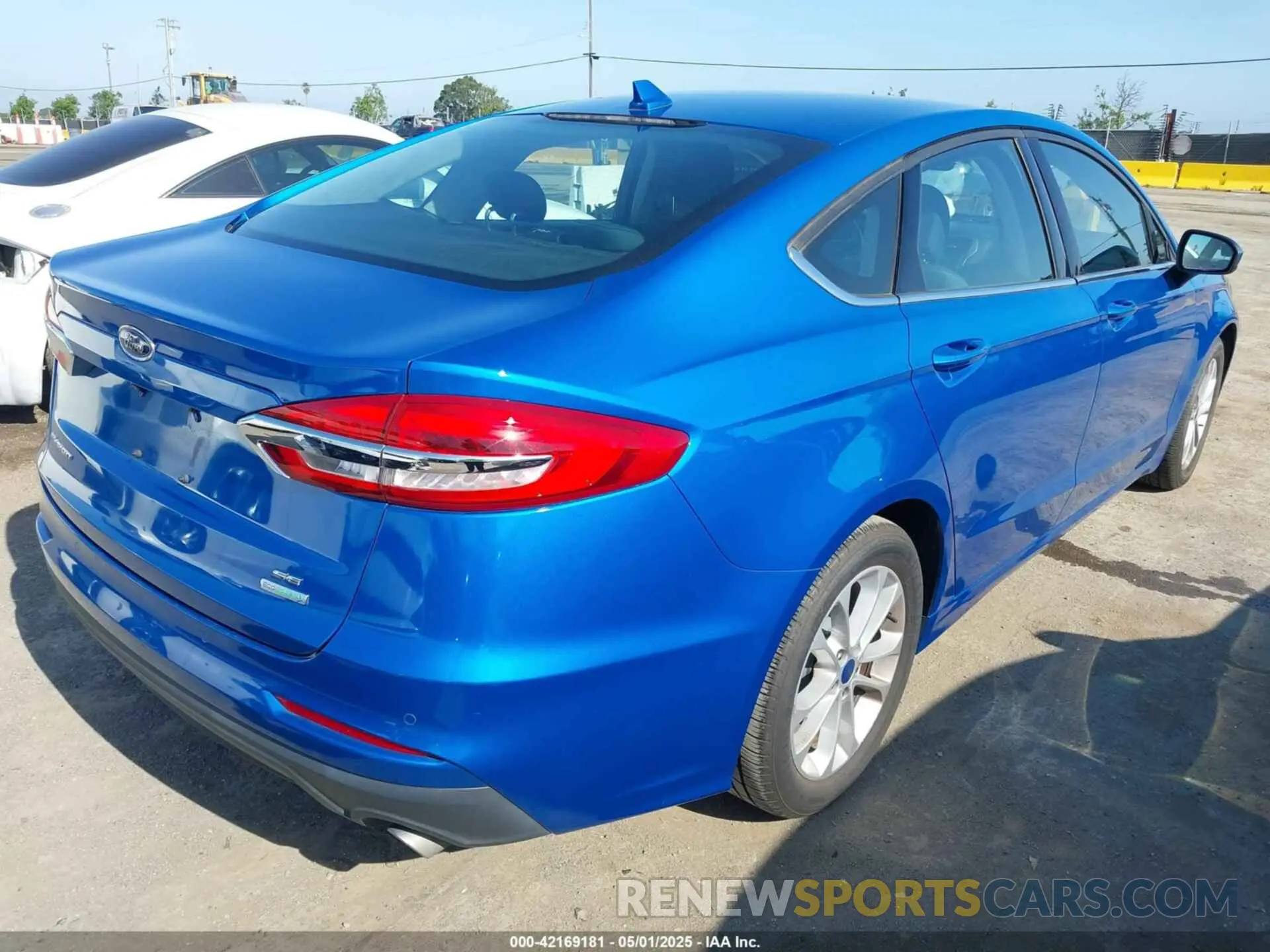 4 Photograph of a damaged car 3FA6P0HD6LR128539 FORD FUSION 2020