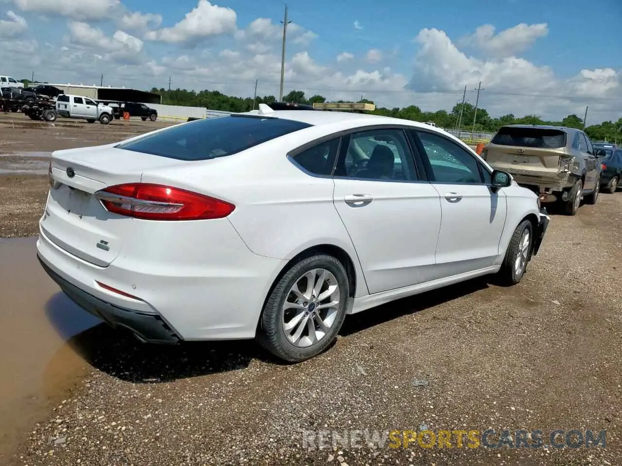 3 Photograph of a damaged car 3FA6P0HD6LR168572 FORD FUSION 2020