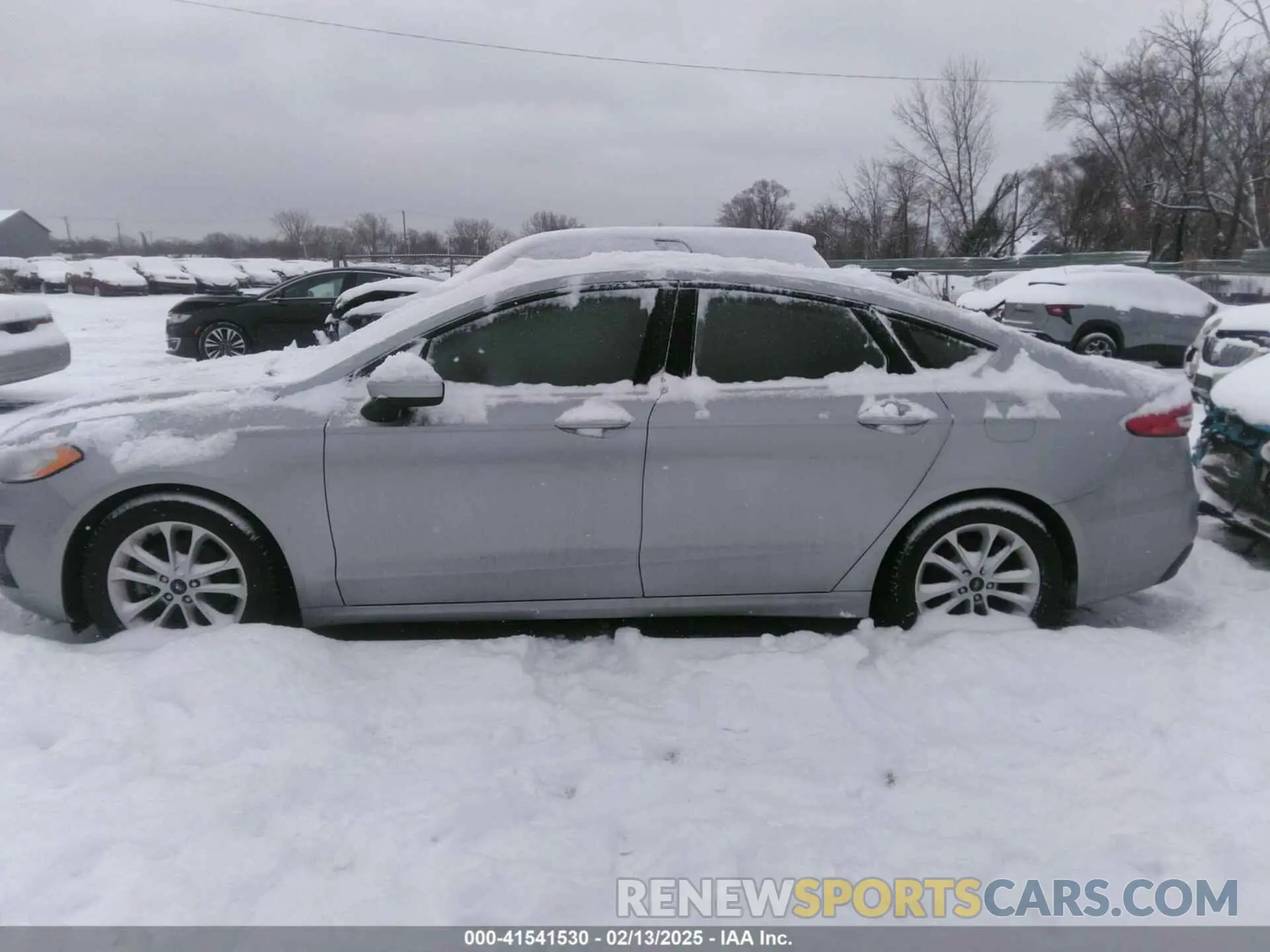 13 Photograph of a damaged car 3FA6P0HD6LR186599 FORD FUSION 2020