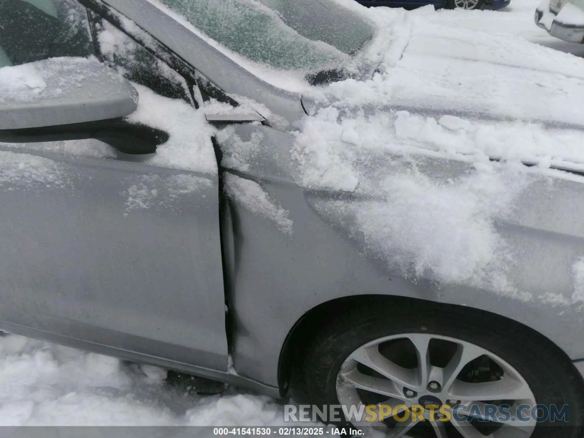 17 Photograph of a damaged car 3FA6P0HD6LR186599 FORD FUSION 2020