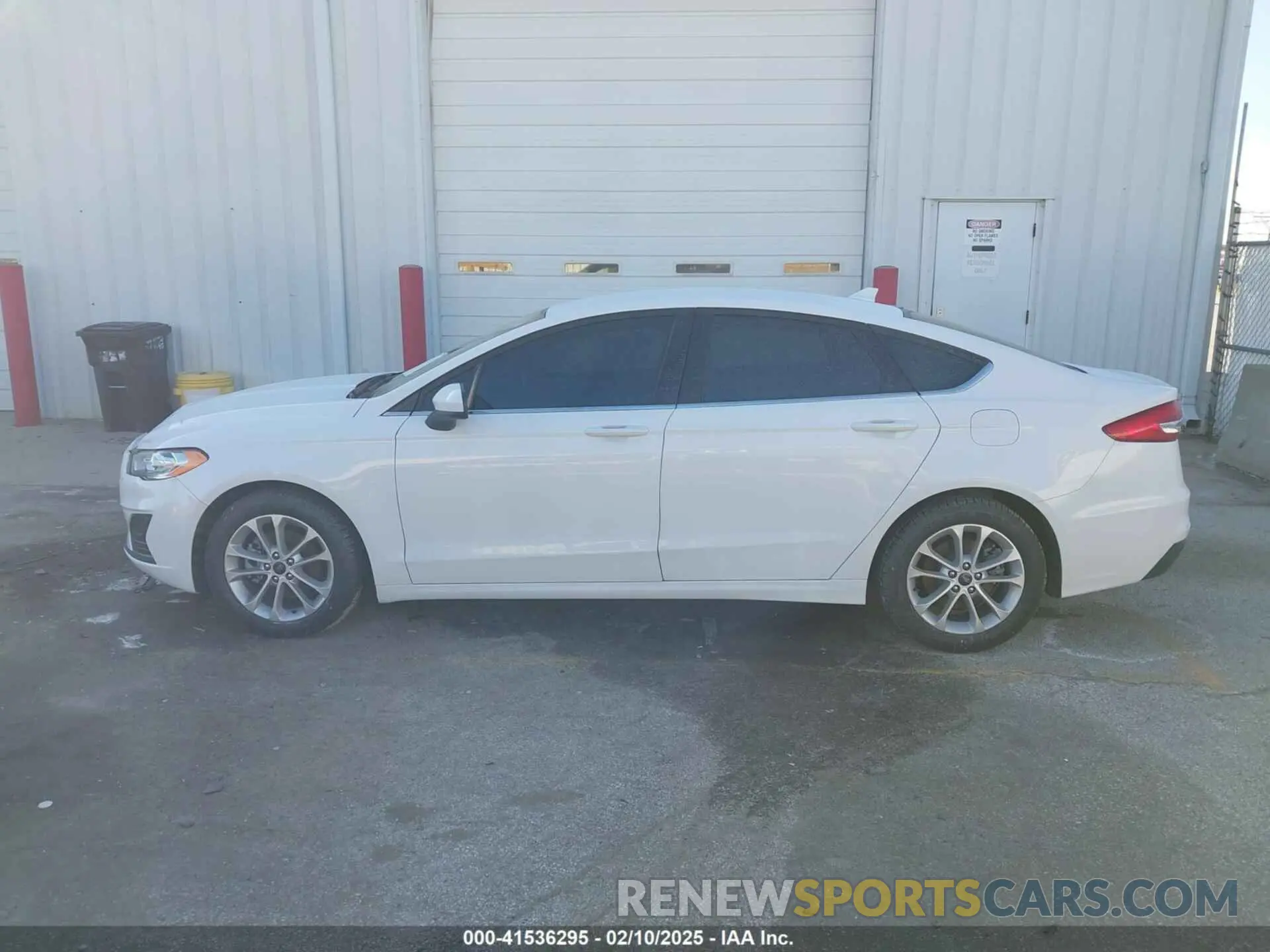 14 Photograph of a damaged car 3FA6P0HD6LR214403 FORD FUSION 2020