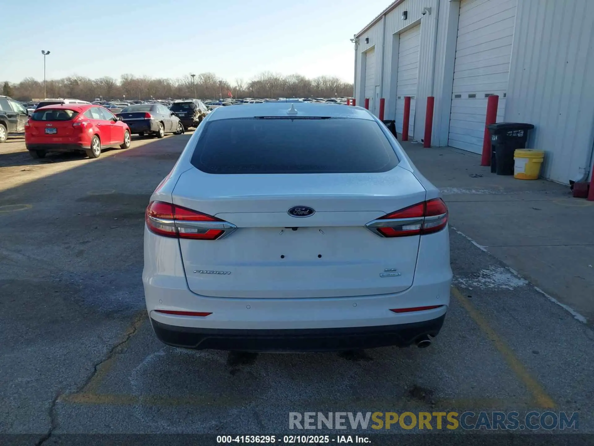 16 Photograph of a damaged car 3FA6P0HD6LR214403 FORD FUSION 2020