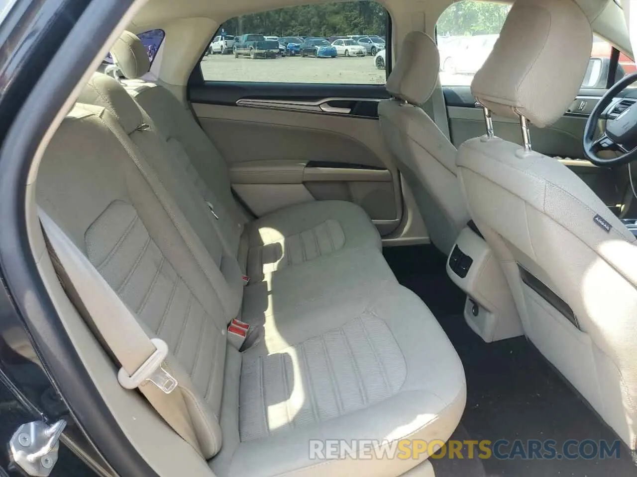 10 Photograph of a damaged car 3FA6P0HD6LR228317 FORD FUSION 2020