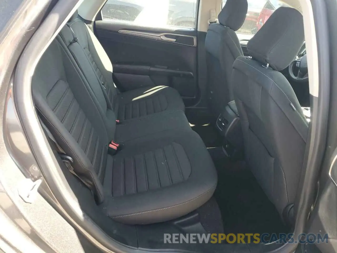 10 Photograph of a damaged car 3FA6P0HD6LR248664 FORD FUSION 2020
