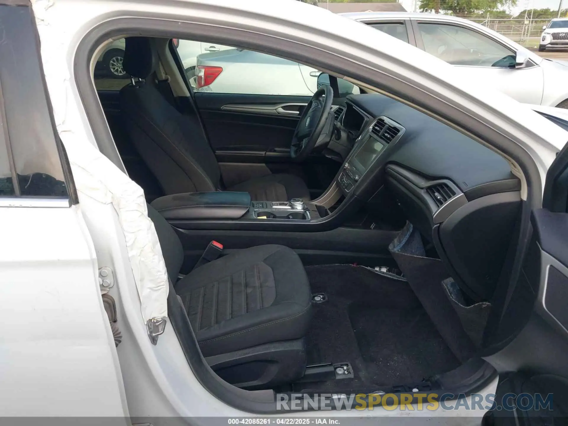 5 Photograph of a damaged car 3FA6P0HD6LR262080 FORD FUSION 2020