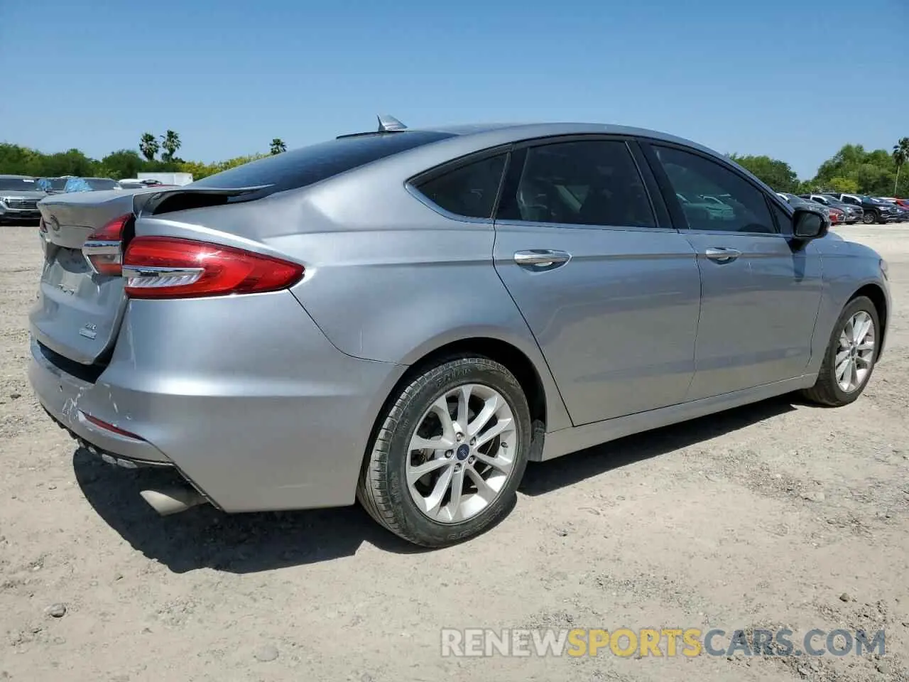 3 Фотография поврежденного автомобиля 3FA6P0HD7LR147679 FORD FUSION 2020