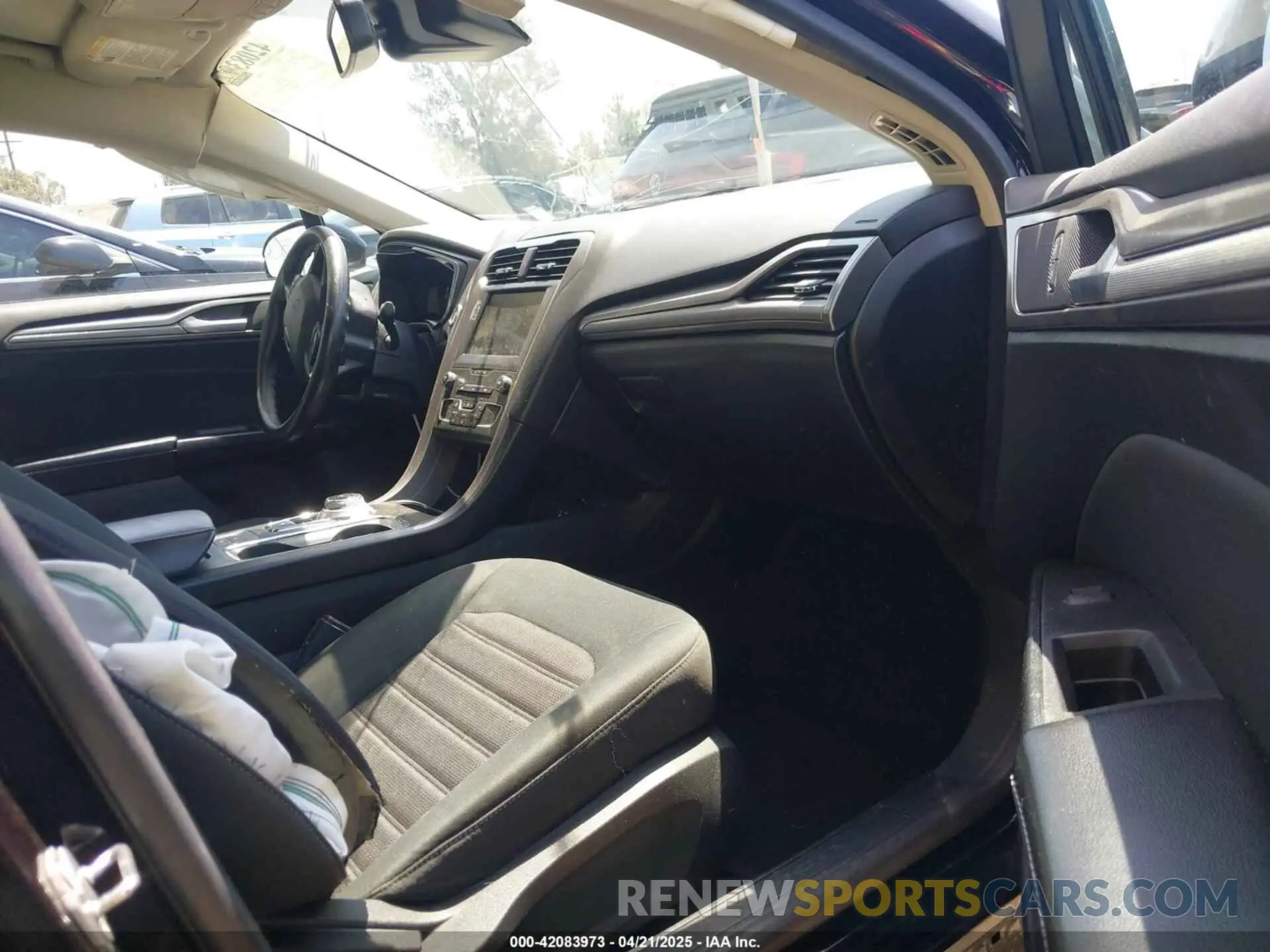 5 Photograph of a damaged car 3FA6P0HD7LR170850 FORD FUSION 2020