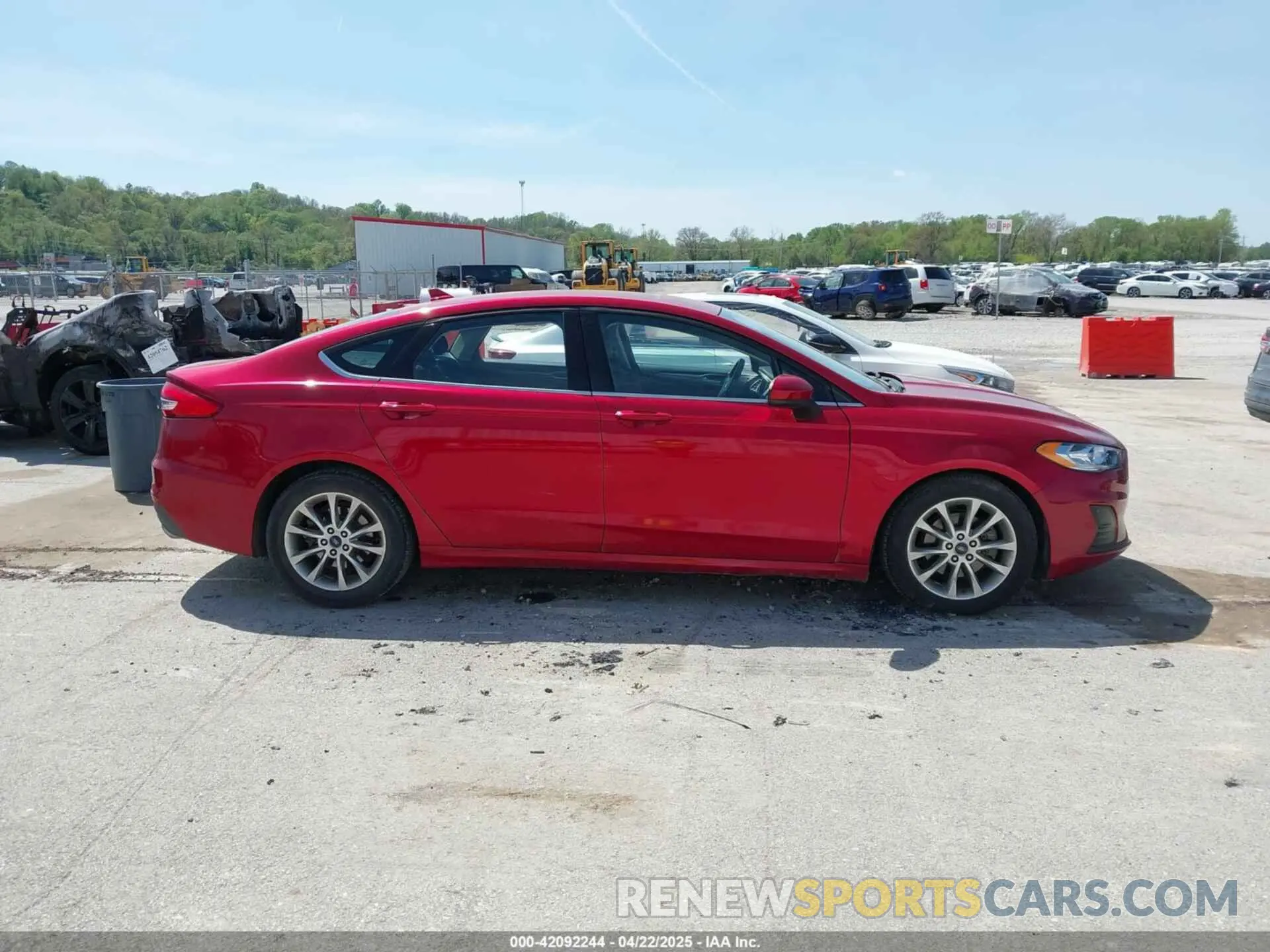 13 Photograph of a damaged car 3FA6P0HD8LR104422 FORD FUSION 2020