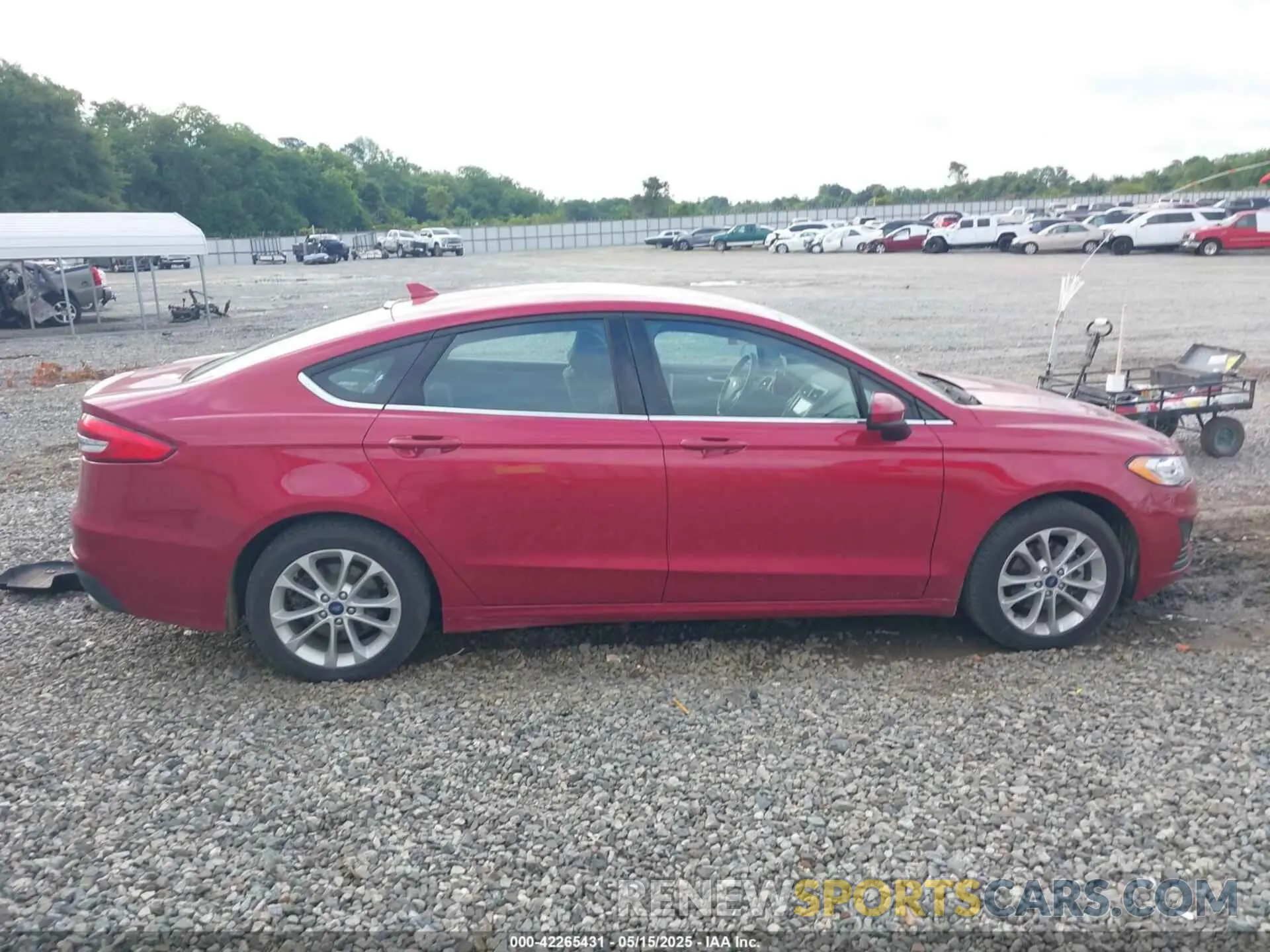 13 Photograph of a damaged car 3FA6P0HD8LR107403 FORD FUSION 2020