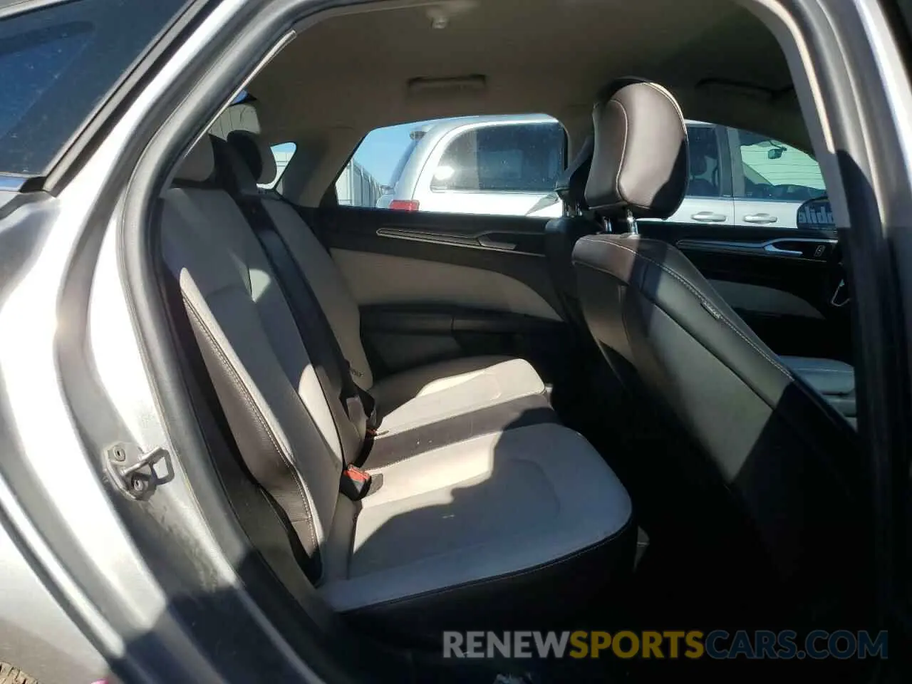 10 Photograph of a damaged car 3FA6P0HD8LR128879 FORD FUSION 2020