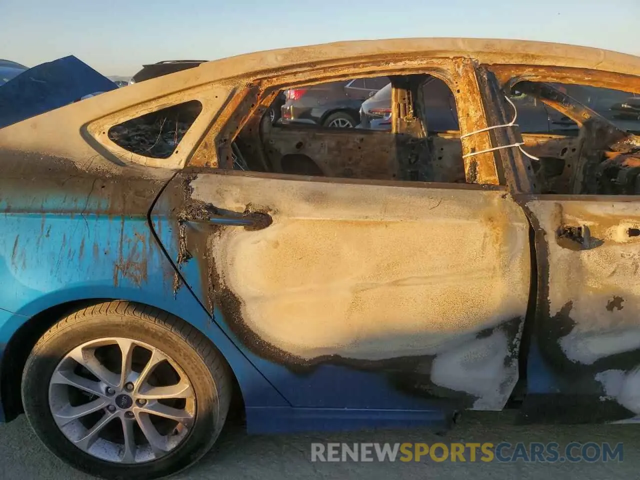 10 Photograph of a damaged car 3FA6P0HD8LR202396 FORD FUSION 2020