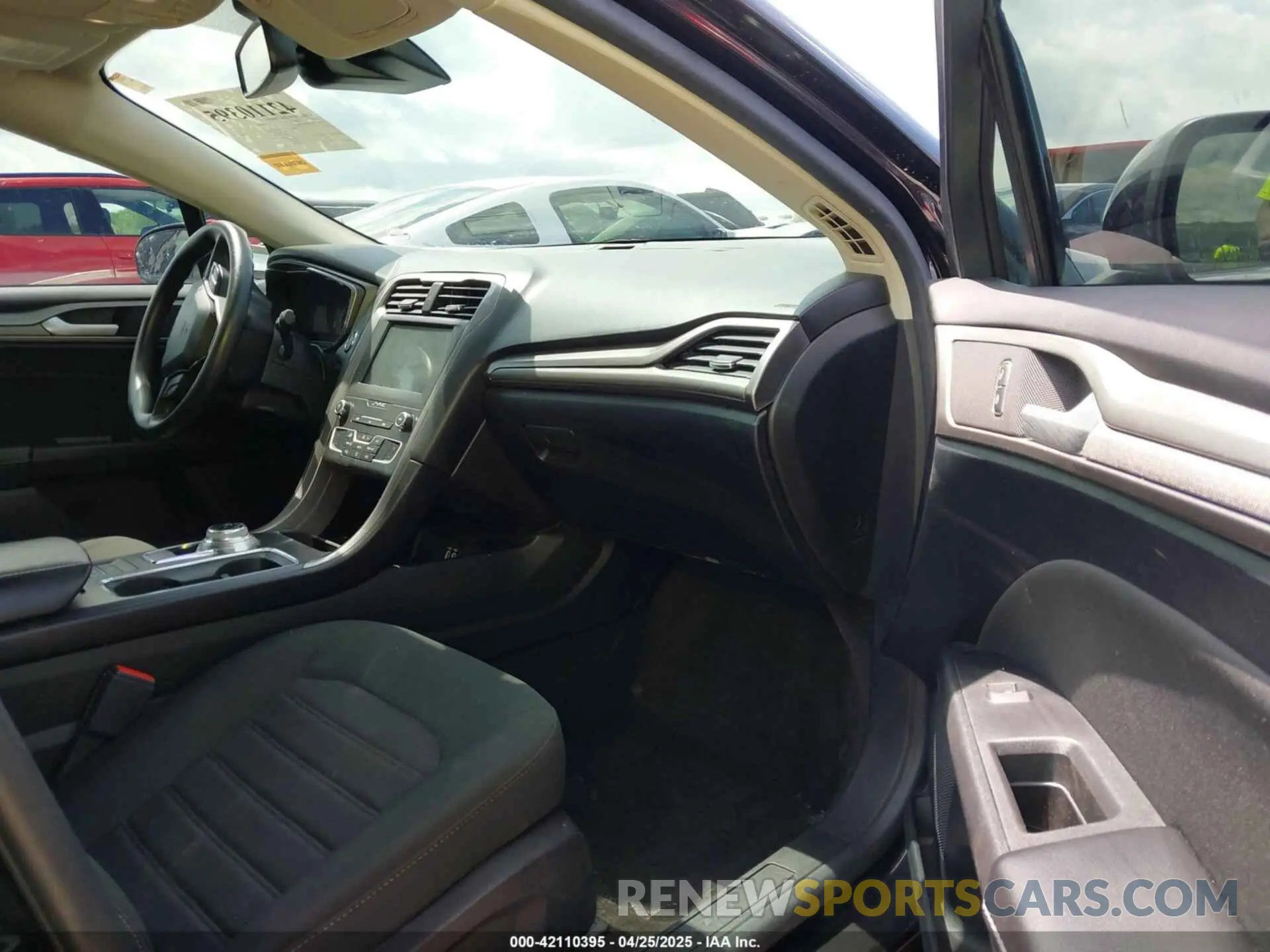 5 Photograph of a damaged car 3FA6P0HD8LR256216 FORD FUSION 2020