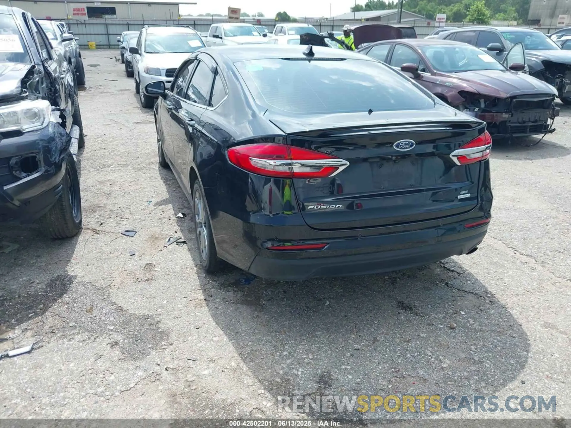 3 Фотография поврежденного автомобиля 3FA6P0HD9LR111430 FORD FUSION 2020