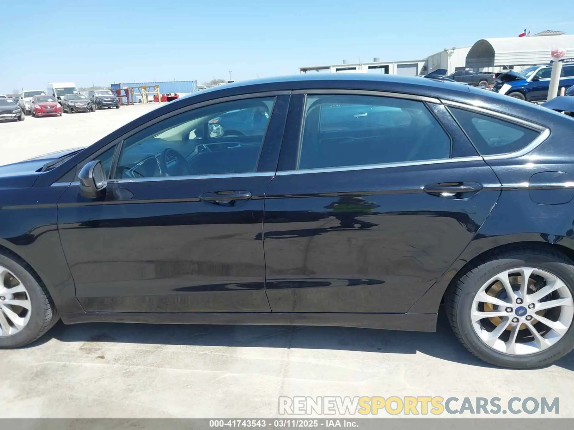 15 Photograph of a damaged car 3FA6P0HD9LR142841 FORD FUSION 2020