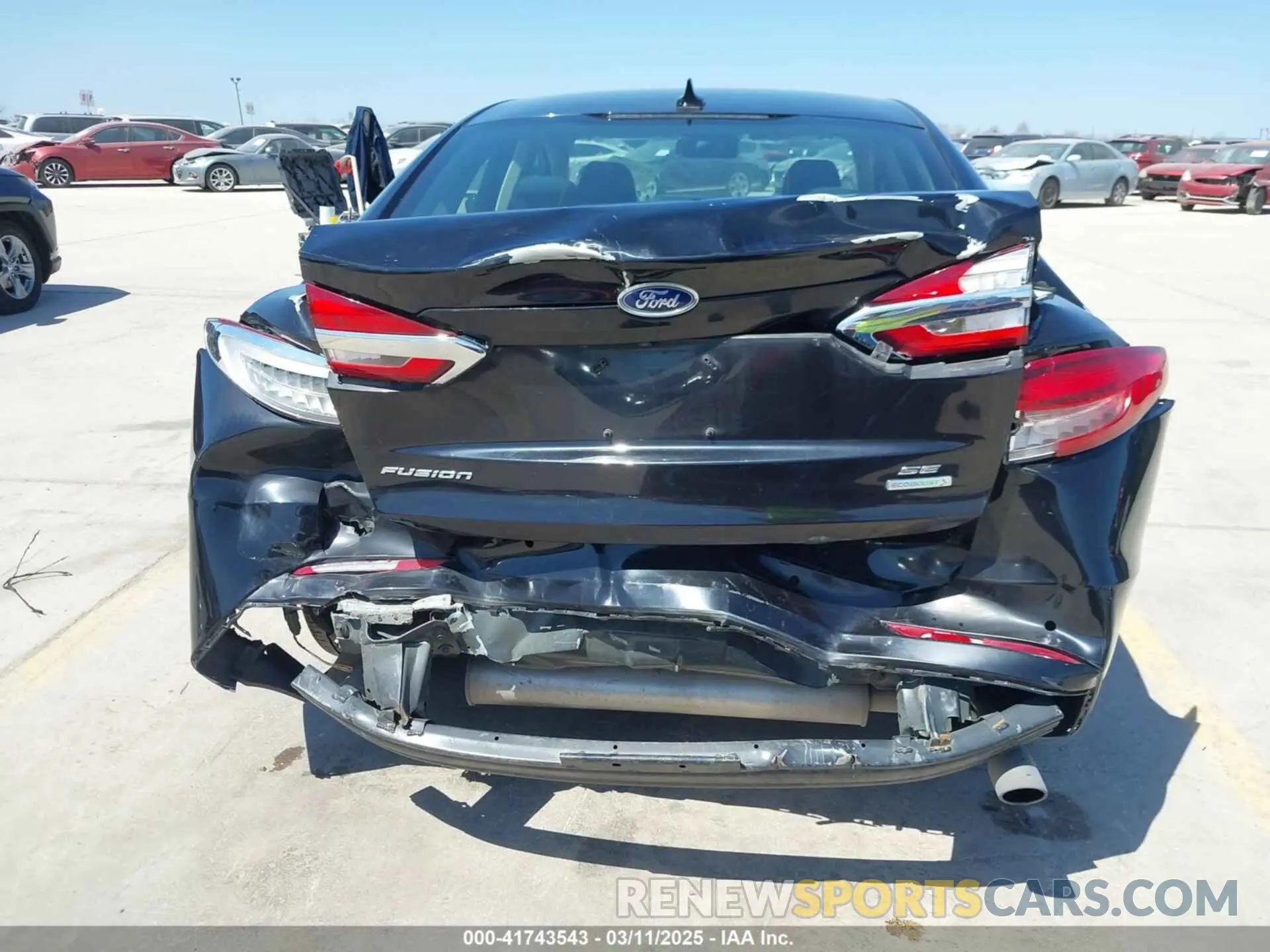 17 Photograph of a damaged car 3FA6P0HD9LR142841 FORD FUSION 2020