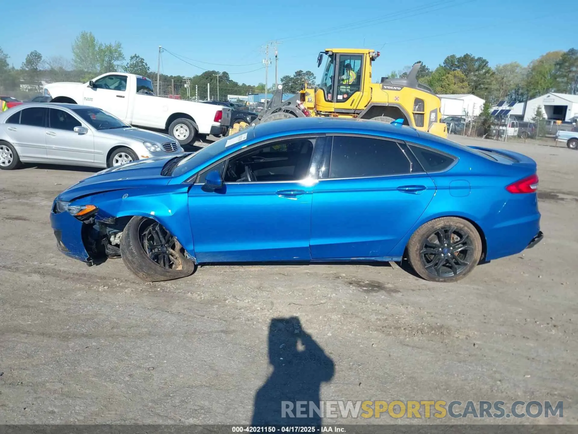 14 Photograph of a damaged car 3FA6P0HD9LR161924 FORD FUSION 2020