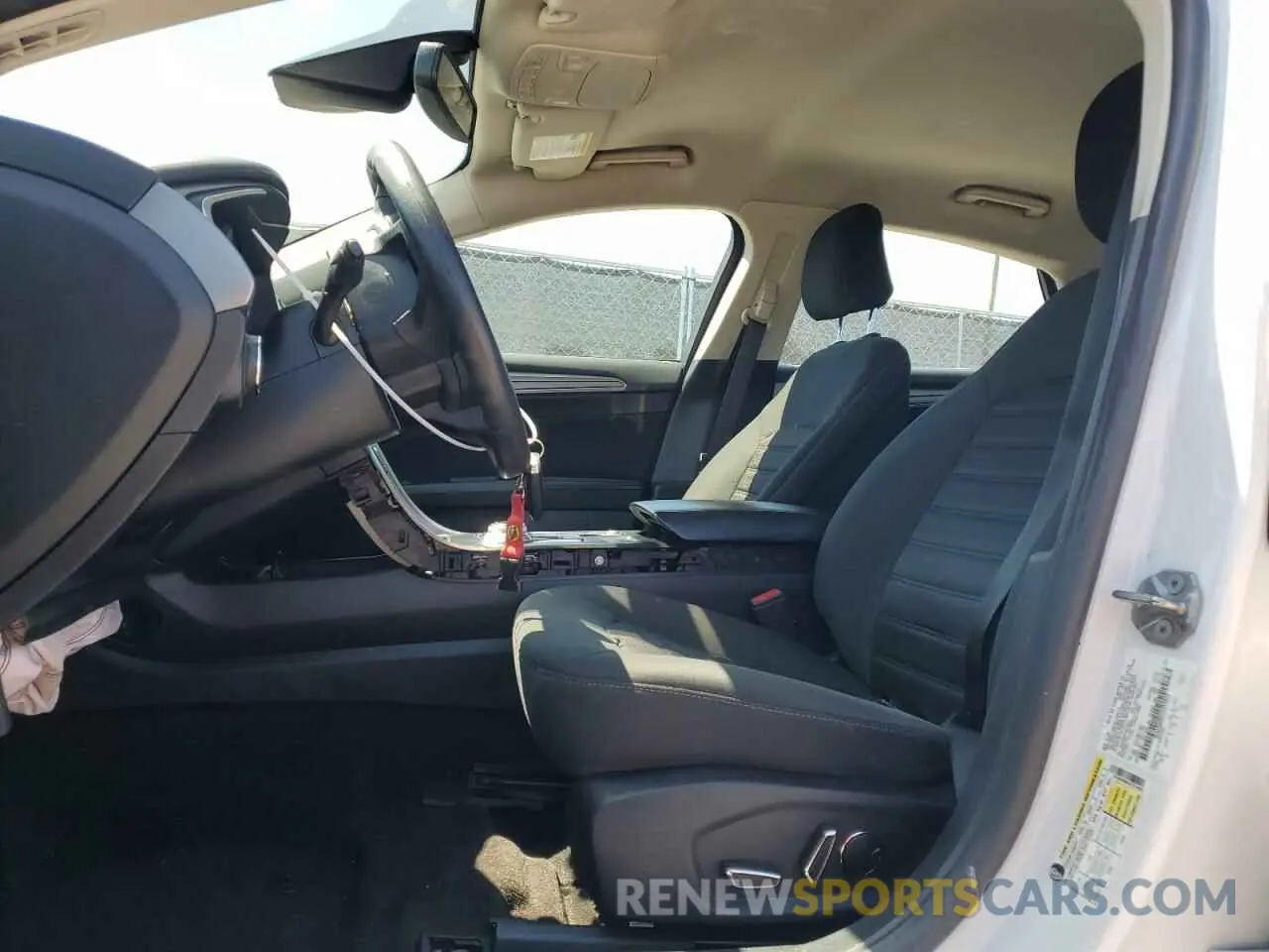 7 Photograph of a damaged car 3FA6P0HD9LR219093 FORD FUSION 2020
