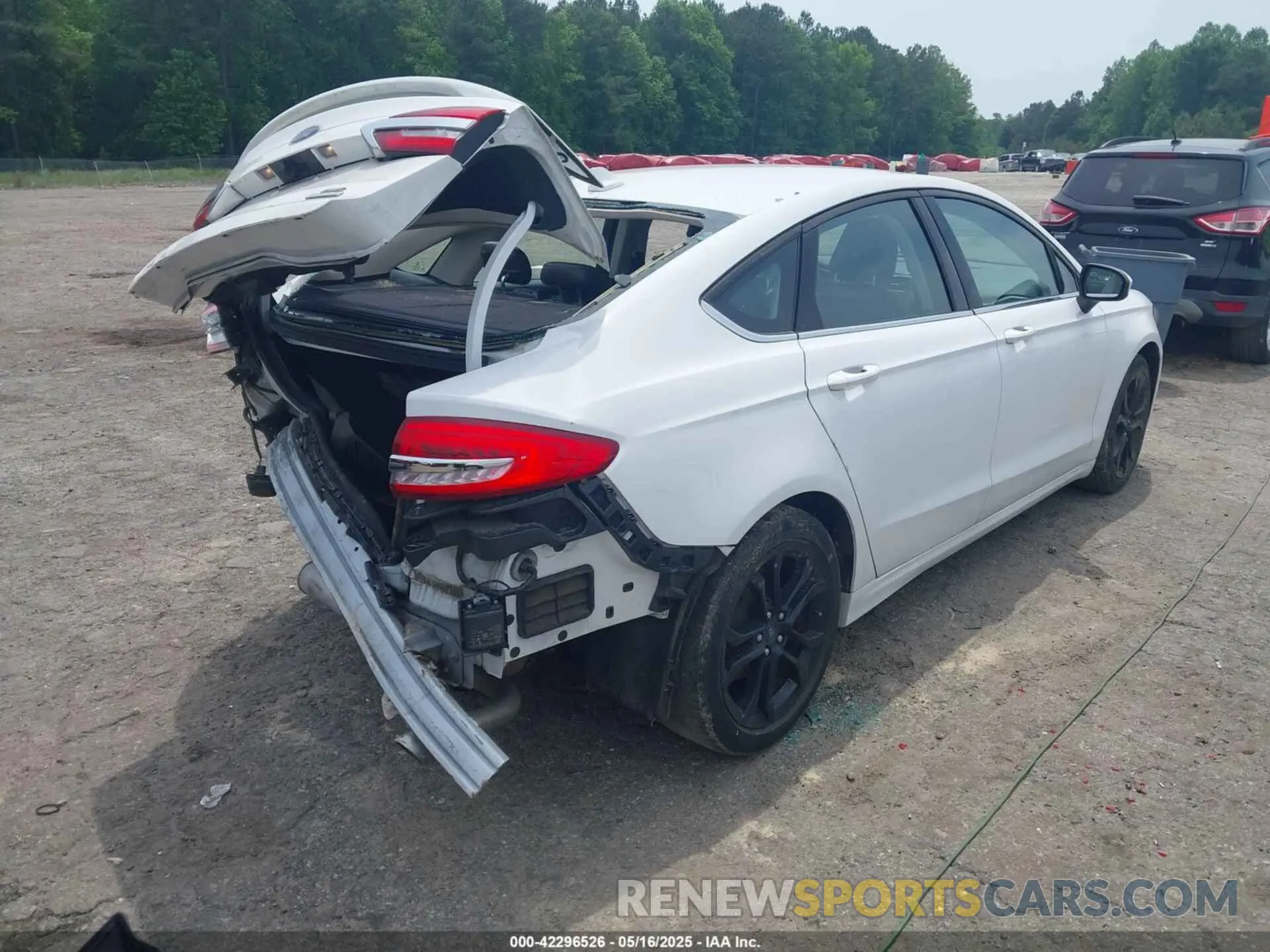 4 Photograph of a damaged car 3FA6P0HD9LR226500 FORD FUSION 2020