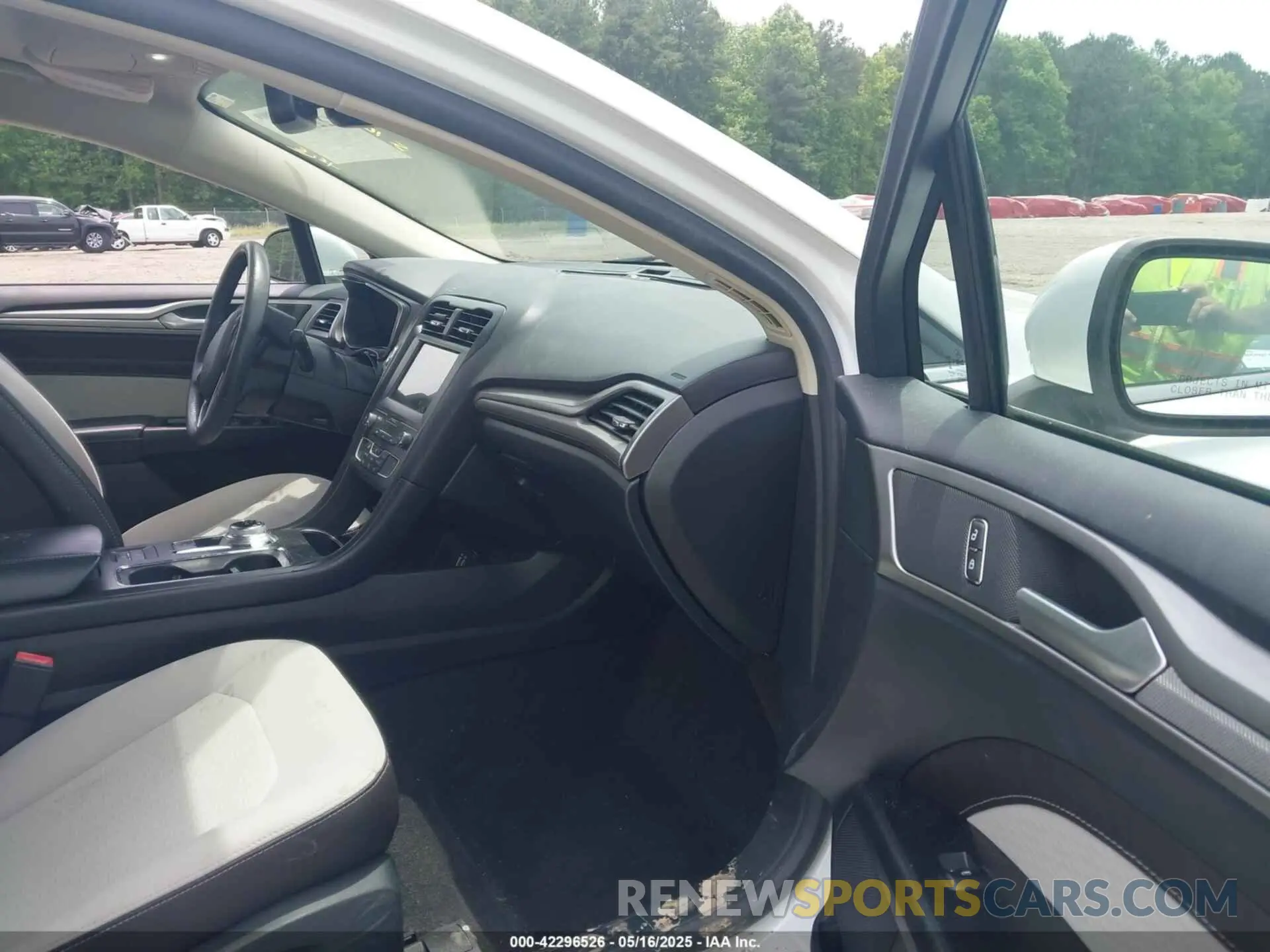 5 Photograph of a damaged car 3FA6P0HD9LR226500 FORD FUSION 2020