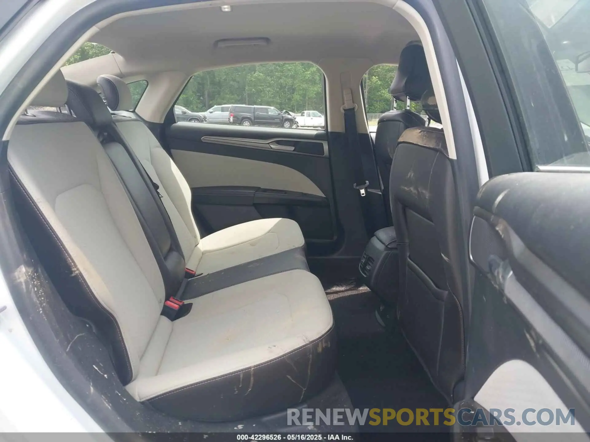 8 Photograph of a damaged car 3FA6P0HD9LR226500 FORD FUSION 2020