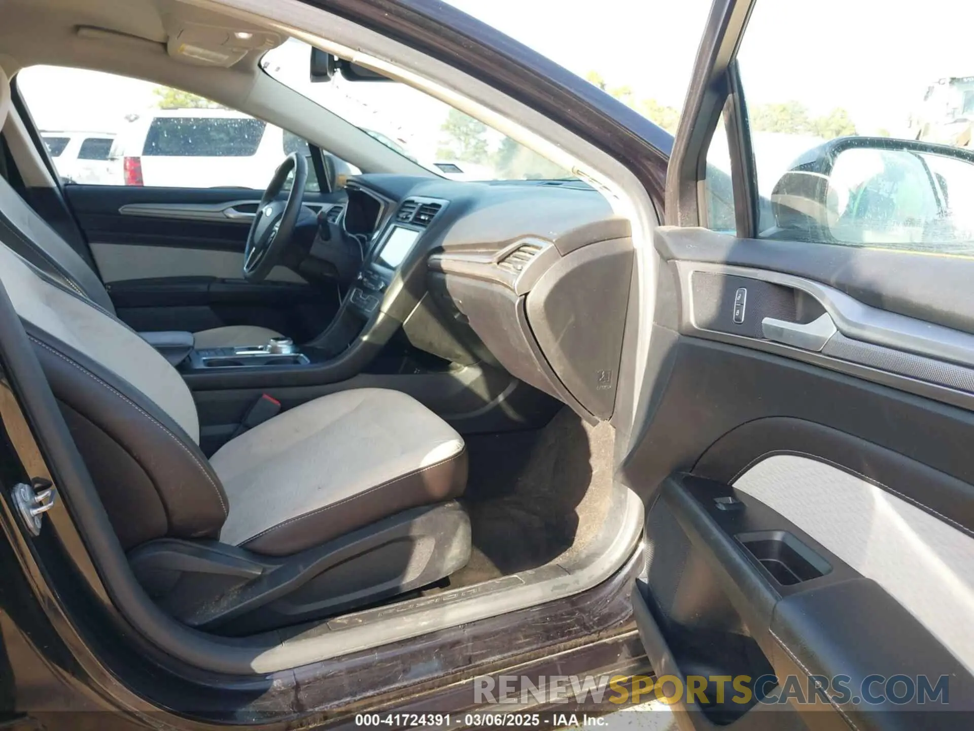5 Photograph of a damaged car 3FA6P0HD9LR227405 FORD FUSION 2020