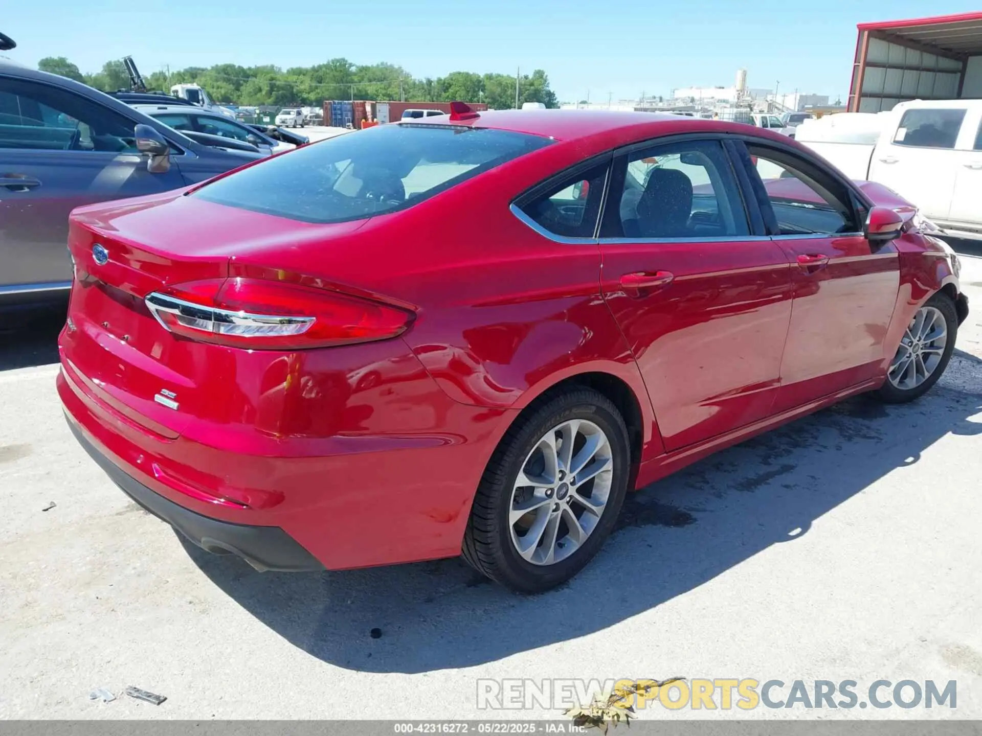 4 Photograph of a damaged car 3FA6P0HD9LR252627 FORD FUSION 2020