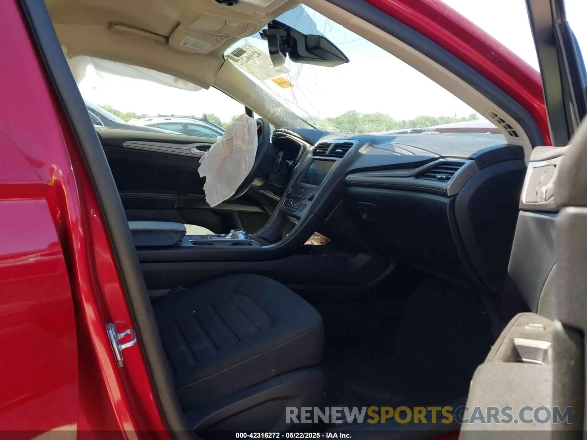 5 Photograph of a damaged car 3FA6P0HD9LR252627 FORD FUSION 2020